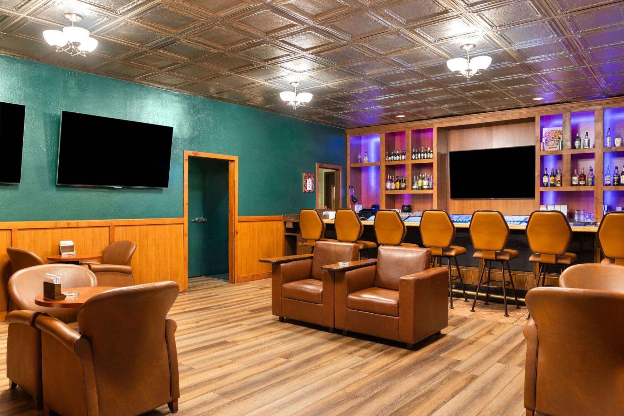 Super 8 By Wyndham Hotel